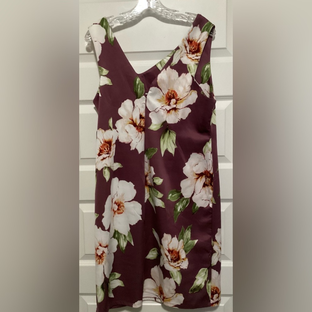 Floral Sleeveless Dress in Purple and White - Picture 4 of 4